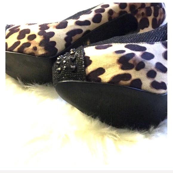 Penny Loves Kenny Leopard Pump/Heels - Picture 4 of 5